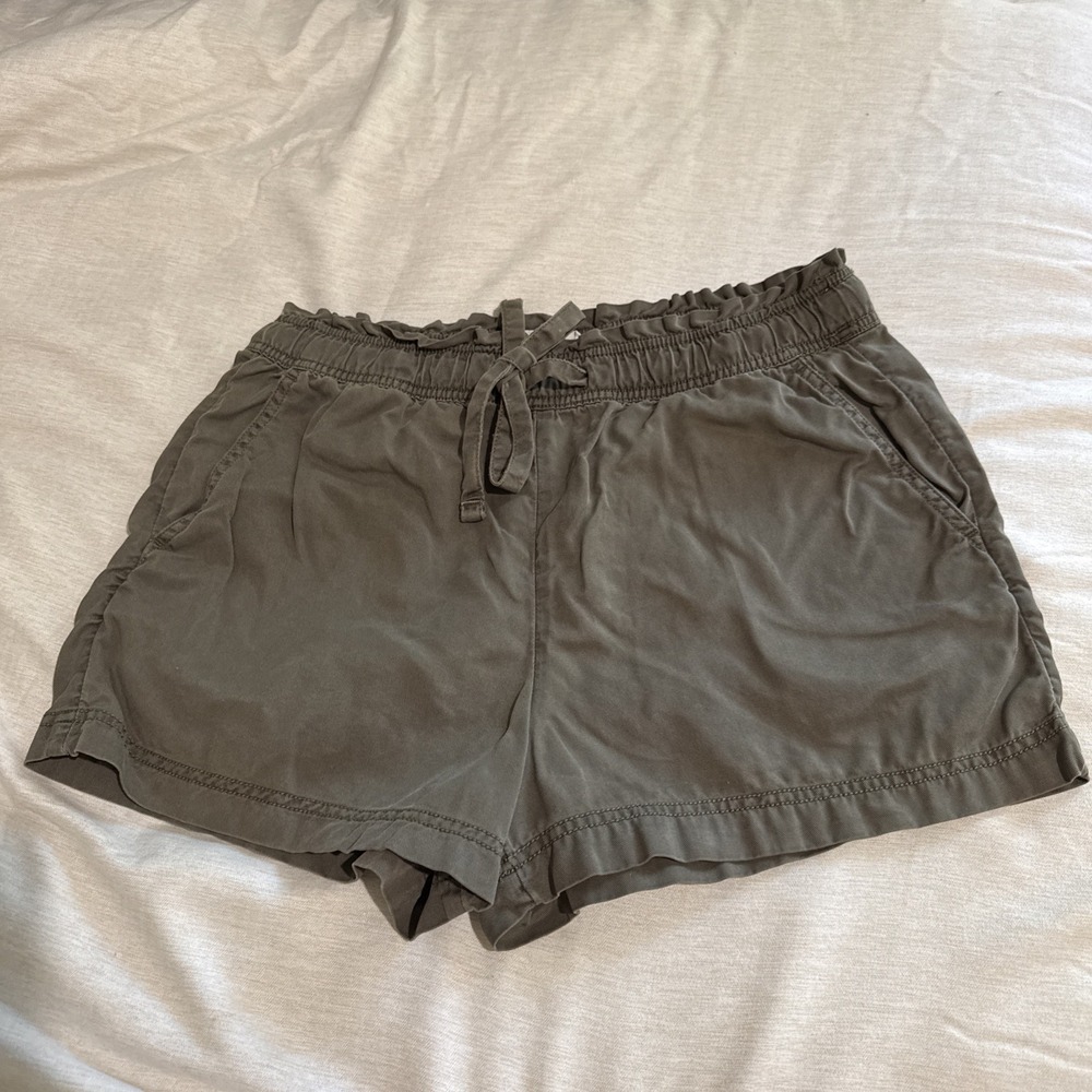 C&C California Shorts Womens Sz M Green 100% Lyocell